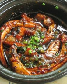 Cá kèo kho tiêu với thịt ba rọi