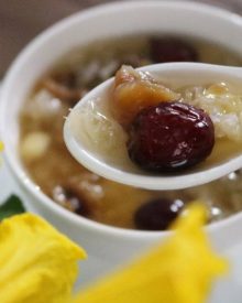 Chè nấm tuyết  táo đỏ